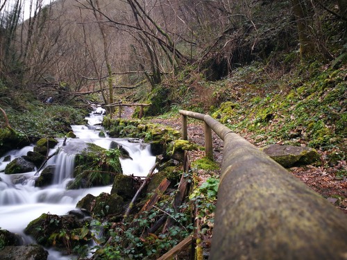 rio a la cascada